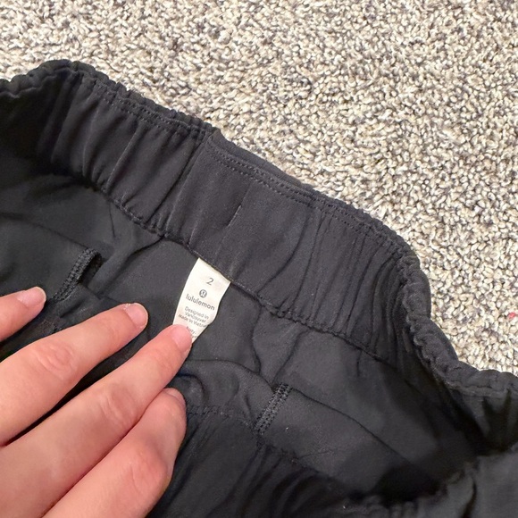 Lululemon On The Fly Skirt *Woven
Black size 2 EUC - Picture 5 of 6